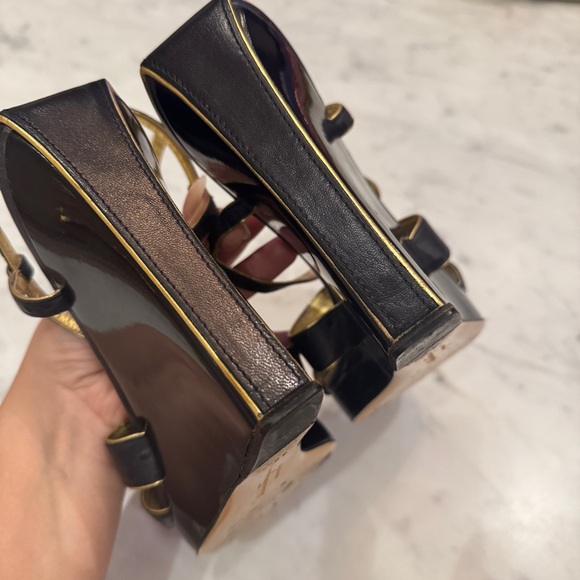Salvatore Ferragamo Black Leather Wedges Ostrich Print Gold Trim Strappy Sandals - Picture 4 of 7